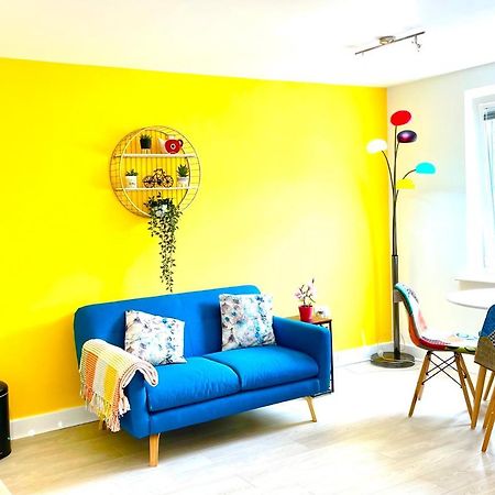 Modern Townhouse, Sleeps 4 With Parking Daire Wakefield Dış mekan fotoğraf