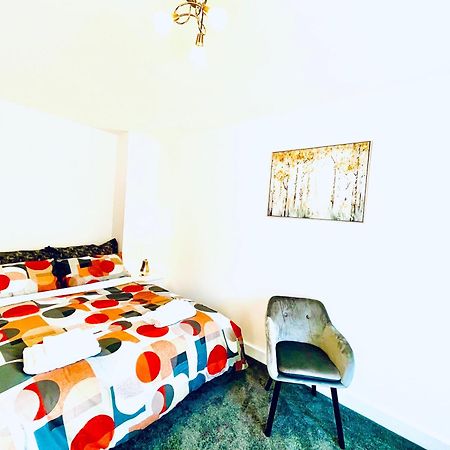 Modern Townhouse, Sleeps 4 With Parking Daire Wakefield Dış mekan fotoğraf