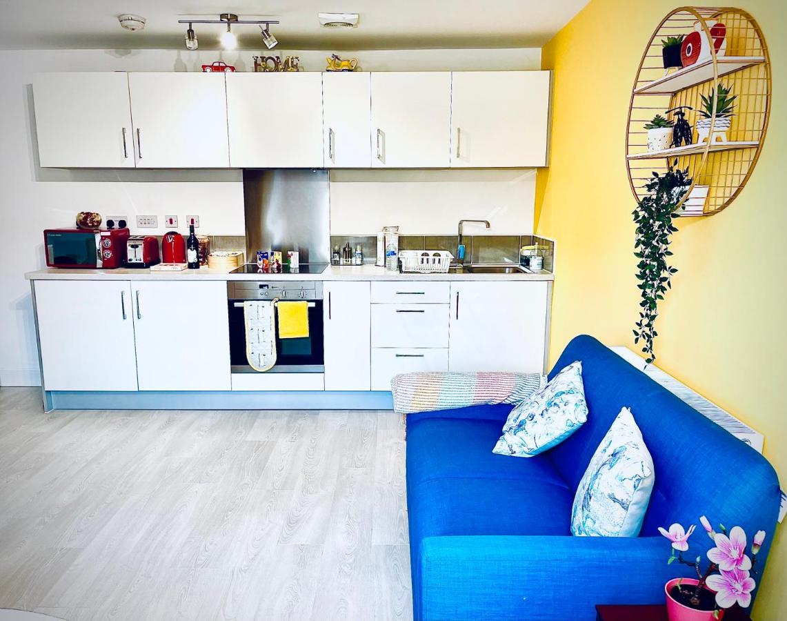 Modern Townhouse, Sleeps 4 With Parking Daire Wakefield Dış mekan fotoğraf