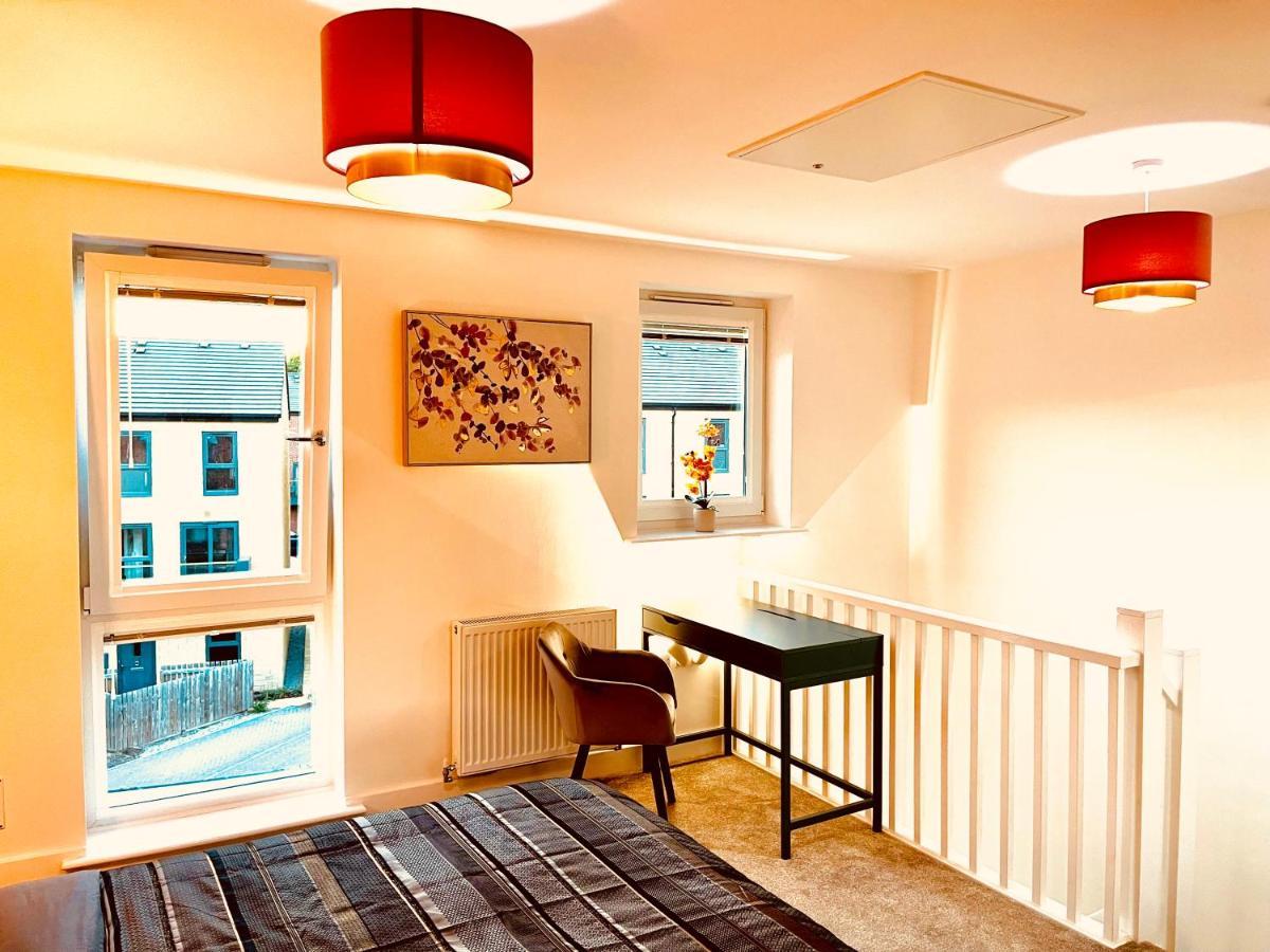 Modern Townhouse, Sleeps 4 With Parking Daire Wakefield Dış mekan fotoğraf
