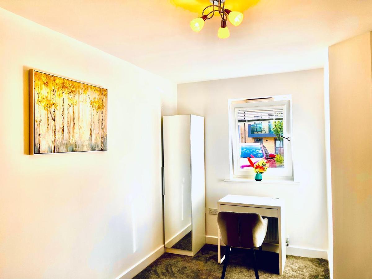 Modern Townhouse, Sleeps 4 With Parking Daire Wakefield Dış mekan fotoğraf