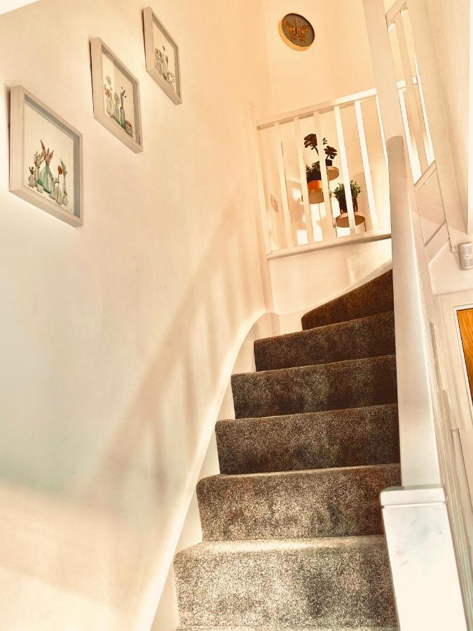 Modern Townhouse, Sleeps 4 With Parking Daire Wakefield Dış mekan fotoğraf