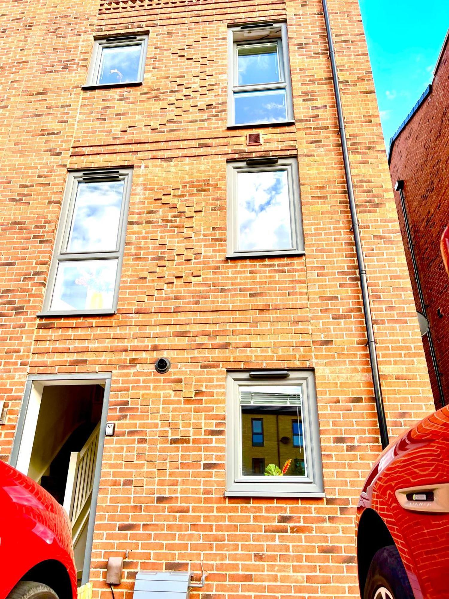 Modern Townhouse, Sleeps 4 With Parking Daire Wakefield Dış mekan fotoğraf